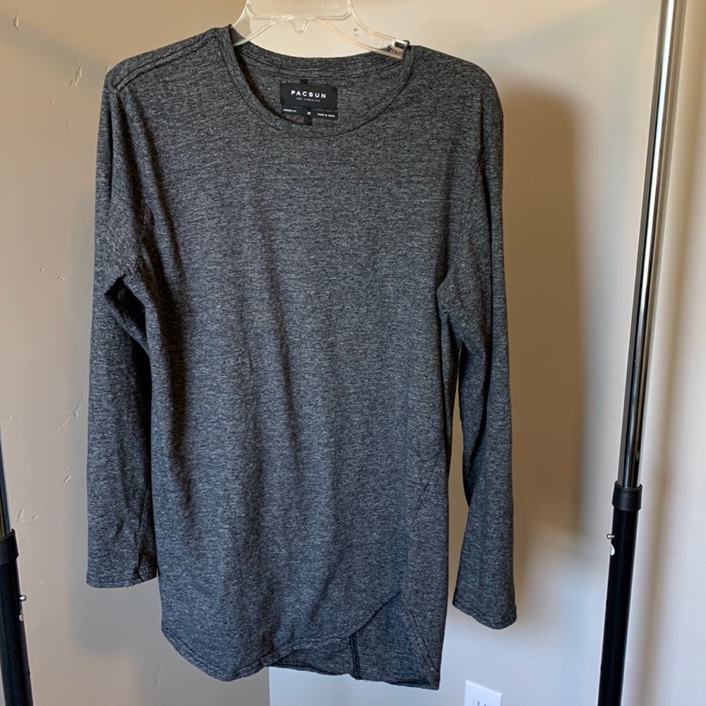 Pacsun heathered gray size medium long sleeve longer fit T-shirt